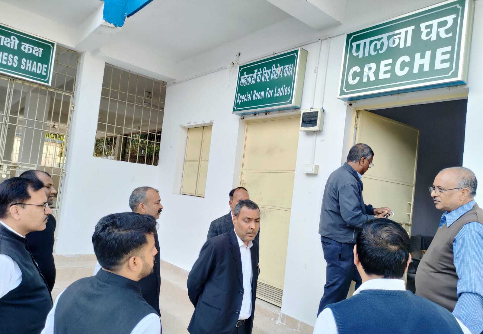 व्यवहार न्यायालय के जिला एवं सत्र न्यायाधीश ने न्यायमंडल का किया औचक निरीक्षण, दिये कई दिशा निर्देश व्यवहार न्यायालय के जिला एवं सत्र न्यायाधीश ने न्यायमंडल का किया औचक निरीक्षण, दिये कई दिशा निर्देश