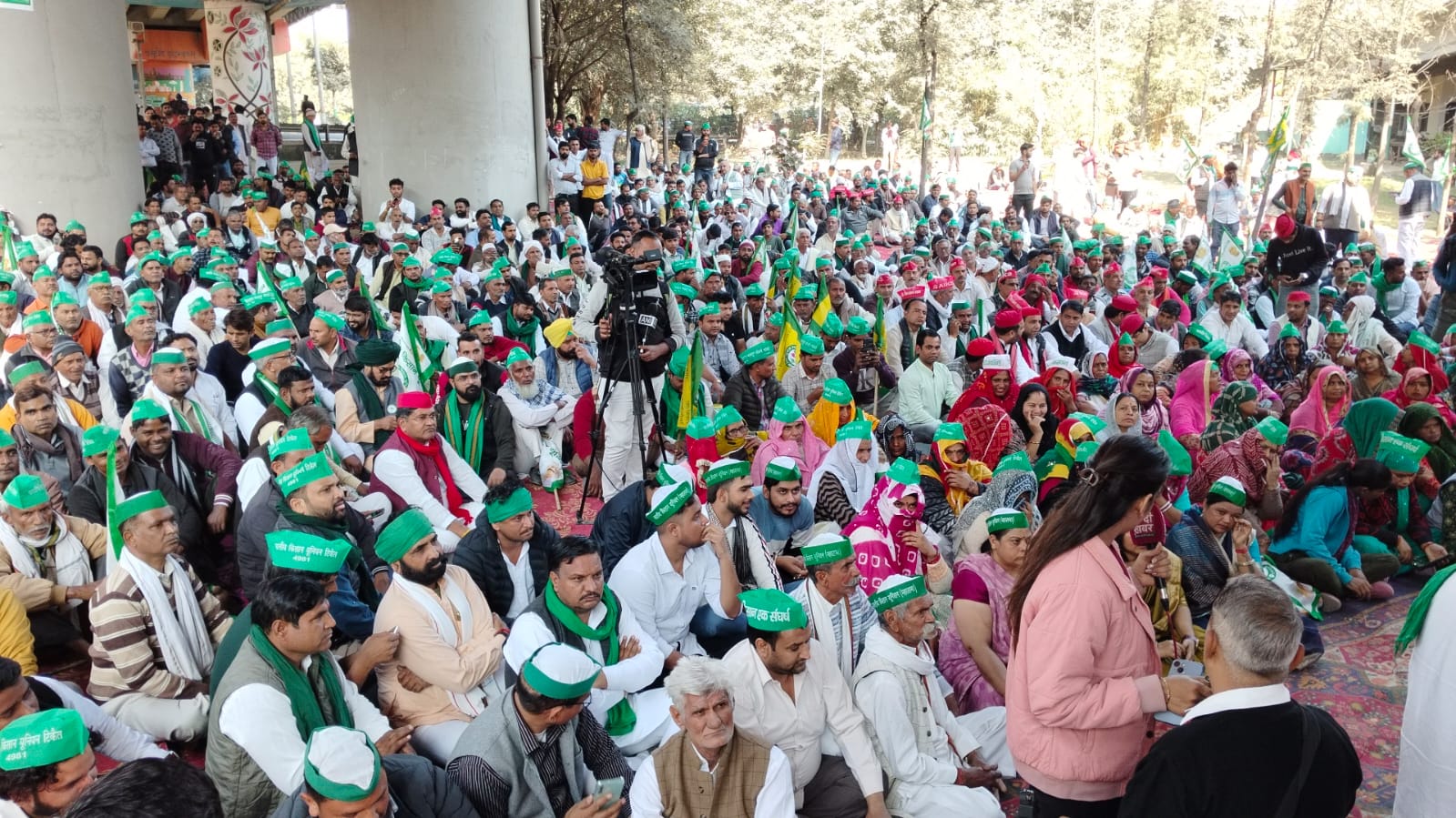 पंचायत करते किसान पंचायत करते किसान