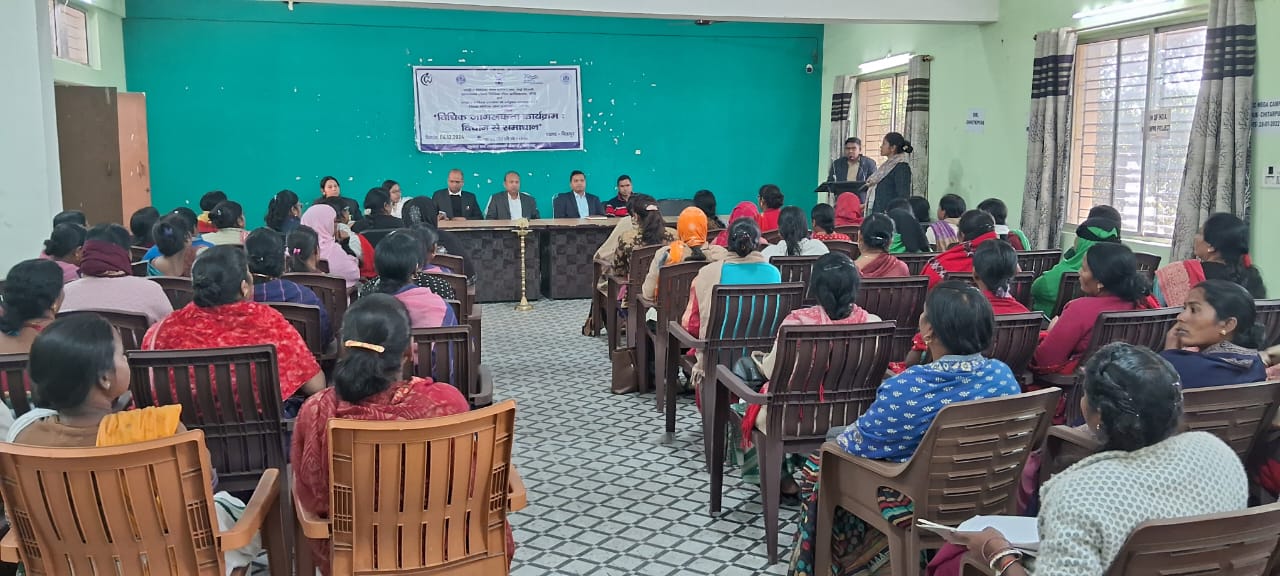 कार्यक्रम में शामिल महिलाएं