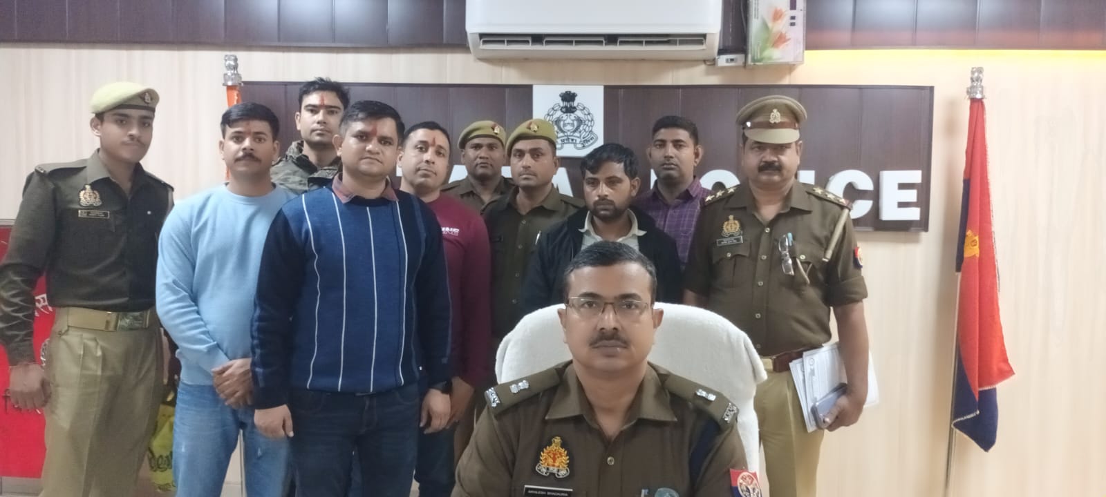 खुलासा करती पुलिस खुलासा करती पुलिस