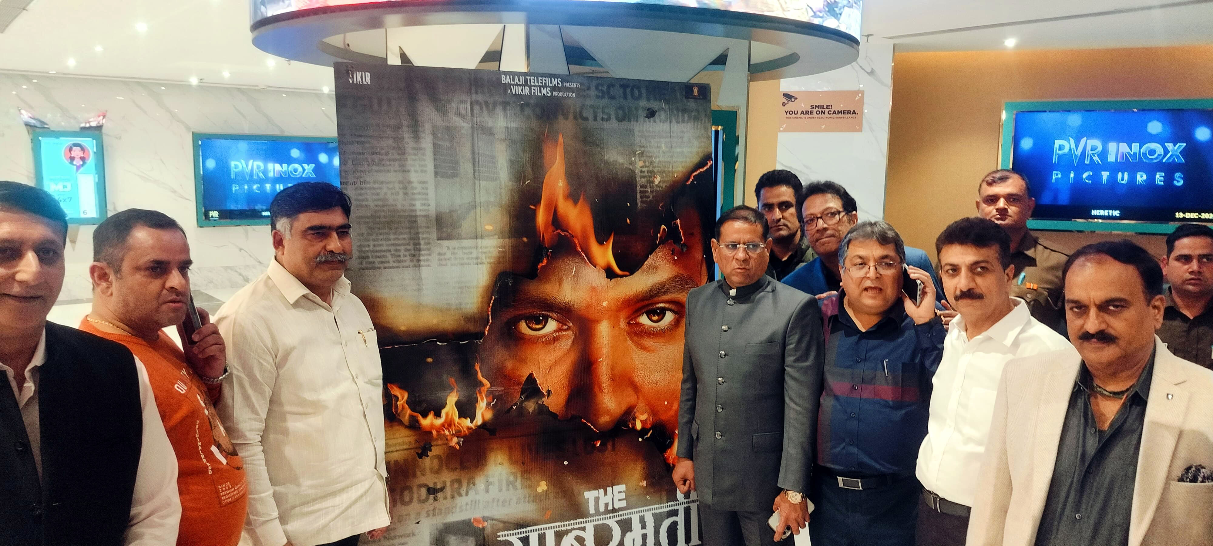 दा साबरमती रिपोर्ट फिल्म देखते राजयमंत्री राजेश नागर व अन्य भाजपा नेता दा साबरमती रिपोर्ट फिल्म देखते राजयमंत्री राजेश नागर व अन्य भाजपा नेता