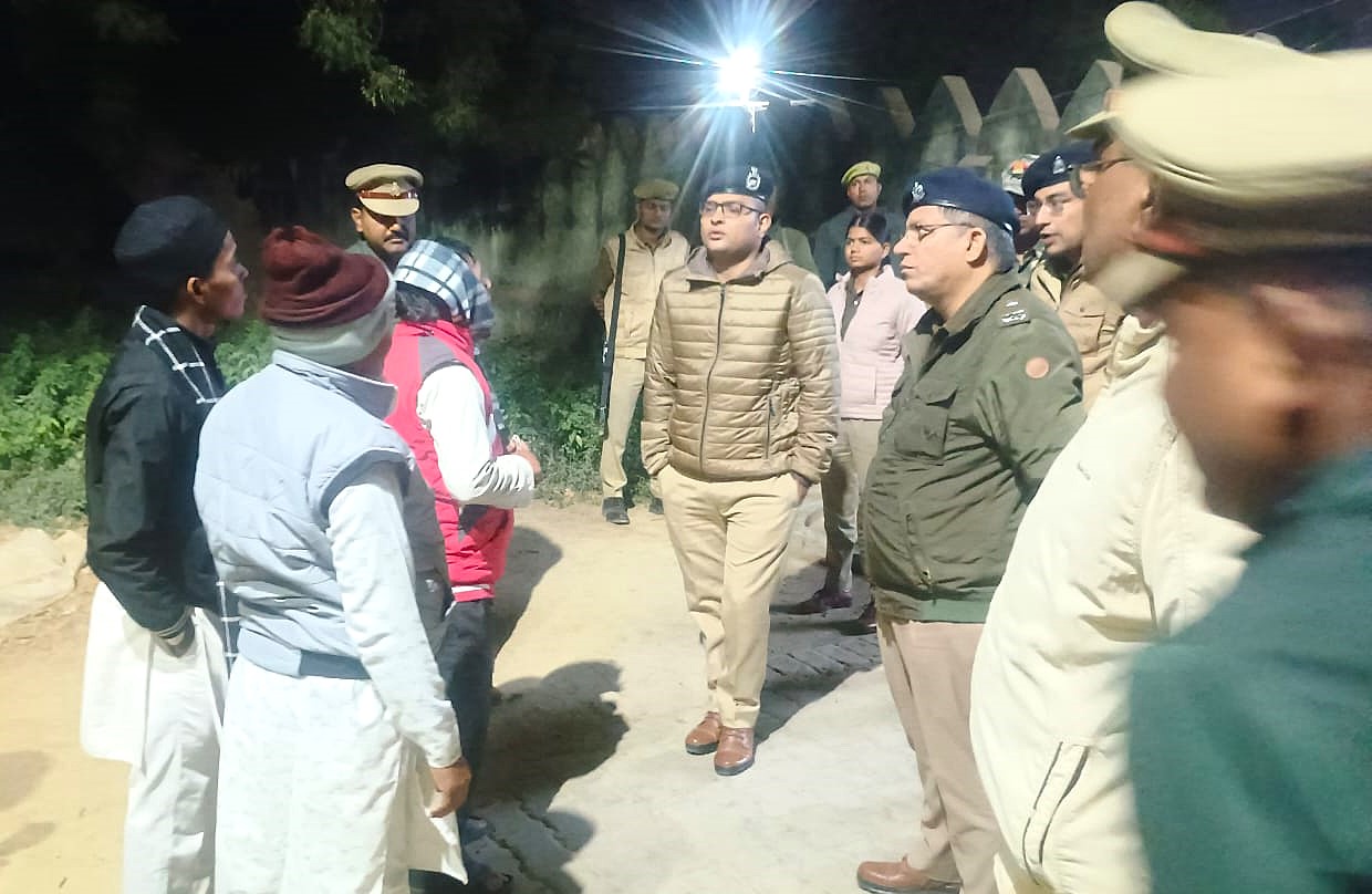 धार्मिक स्थलों पर पुलिस की सख्ती, कई पर कार्रवाई धार्मिक स्थलों पर पुलिस की सख्ती, कई पर कार्रवाई