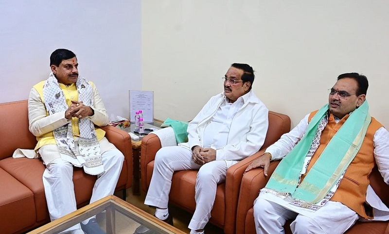 कर्मभूमि से जन्मभूमि’ कार्यक्रम के प्रभावी क्रियान्वयन पर त्रिपक्षीय बैठक कर्मभूमि से जन्मभूमि’ कार्यक्रम के प्रभावी क्रियान्वयन पर त्रिपक्षीय बैठक