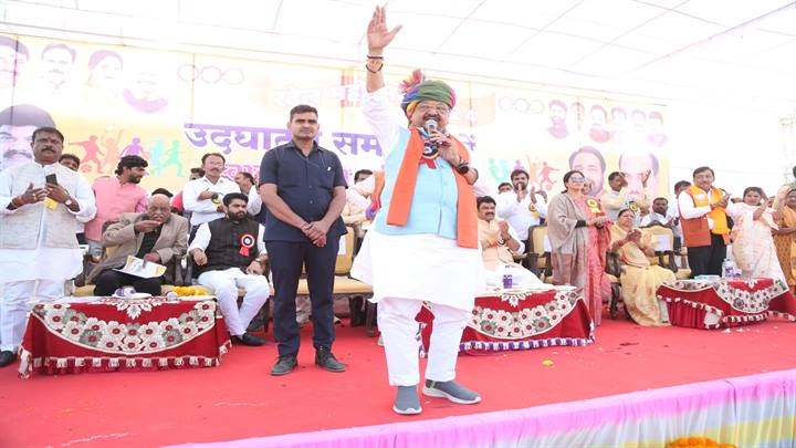 विधायक खेल महोत्सव में विजयवर्गीय विधायक खेल महोत्सव में विजयवर्गीय