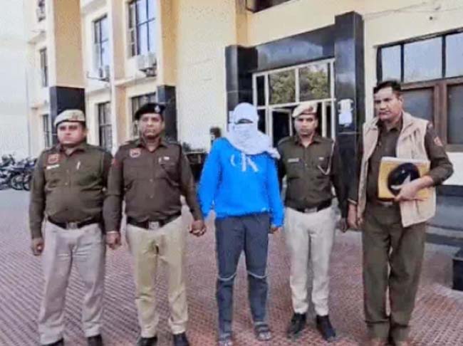 फिरौती की रकम के साथ गिरफ्तार गौरव को कोर्ट में पेश कर रिमांड पर लिया आरोपी। फिरौती की रकम के साथ गिरफ्तार गौरव को कोर्ट में पेश कर रिमांड पर लिया आरोपी।