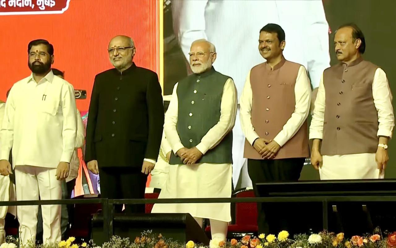 मुख्यमंत्री डॉ. यादव, महाराष्ट्र के मुख्यमंत्री के शपथ ग्रहण समारोह में हुए शामिल