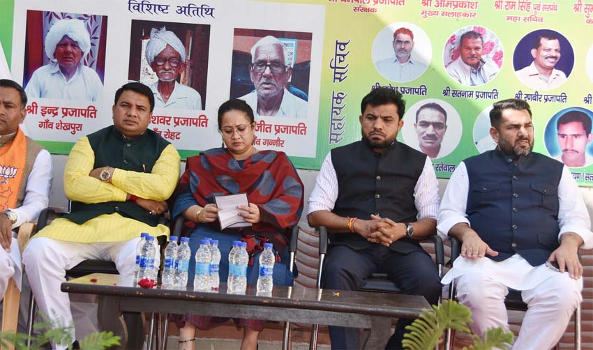 5 Snp-1 सोनीपत: हरियाणा की स्वास्थ्य मंत्री आरती राव कार्यक्रम सोनीपत के विधायक निखिल मदान, गन्नौर के विधायक देवेंद्र कादियान के साथ मंच पर। 5 Snp-1 सोनीपत: हरियाणा की स्वास्थ्य मंत्री आरती राव कार्यक्रम सोनीपत के विधायक निखिल मदान, गन्नौर के विधायक देवेंद्र कादियान के साथ मंच पर।