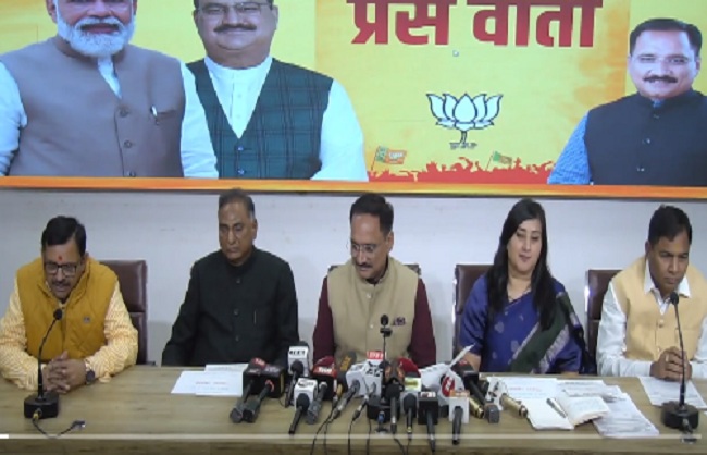 दिल्ली में आयुष्मान भारत योजना लागू न होने देने पर भाजपा नेताओं ने किया प्रेस वार्ता दिल्ली में आयुष्मान भारत योजना लागू न होने देने पर भाजपा नेताओं ने किया प्रेस वार्ता