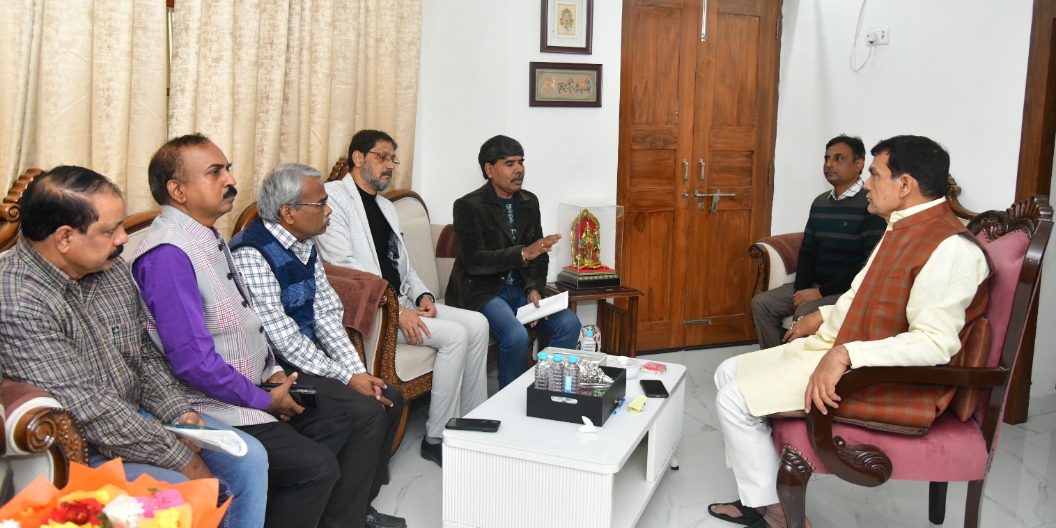 ऊर्जा मंत्री से मिलते विद्युत कर्मी ऊर्जा मंत्री से मिलते विद्युत कर्मी