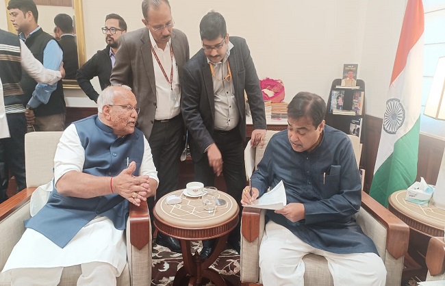 तारकिशोर प्रसाद नितिन गड़करी जी से मुलाकात के दौरान तारकिशोर प्रसाद नितिन गड़करी जी से मुलाकात के दौरान