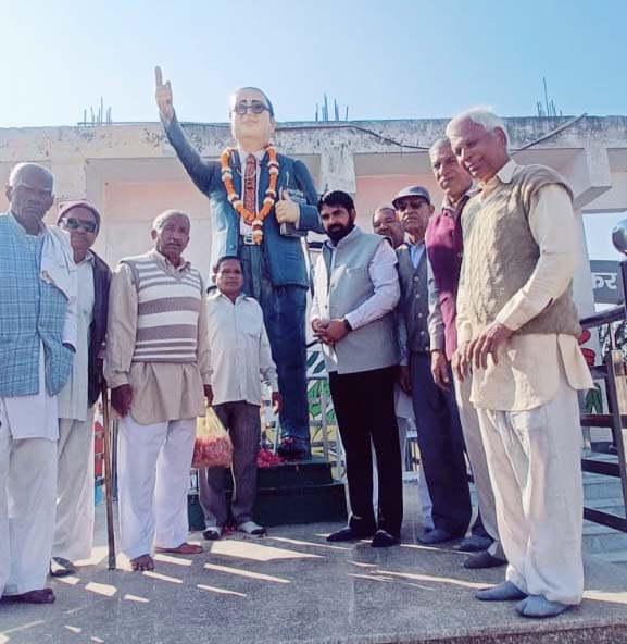 6 Snp-3 सोनीपत: भारत रत्न डॉ. भीमराव अंबेडकर की पुण्यतिथि के अवसर पर विधायक पवन खरखौदा नमन करते हुए 6 Snp-3 सोनीपत: भारत रत्न डॉ. भीमराव अंबेडकर की पुण्यतिथि के अवसर पर विधायक पवन खरखौदा नमन करते हुए