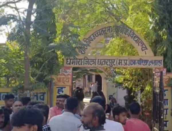छतरपुर : विद्याथियाें ने प्रिंसिपल को गोली मारकर मौत के घाट उतारा छतरपुर : विद्याथियाें ने प्रिंसिपल को गोली मारकर मौत के घाट उतारा