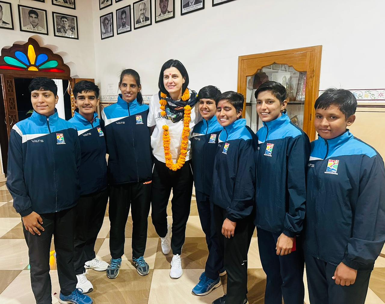 महिला हैंडबॉल अकादमी की खिलाड़ी ओलंपियन नार्सिसा लेकुसानु से हुई रूबरू महिला हैंडबॉल अकादमी की खिलाड़ी ओलंपियन नार्सिसा लेकुसानु से हुई रूबरू