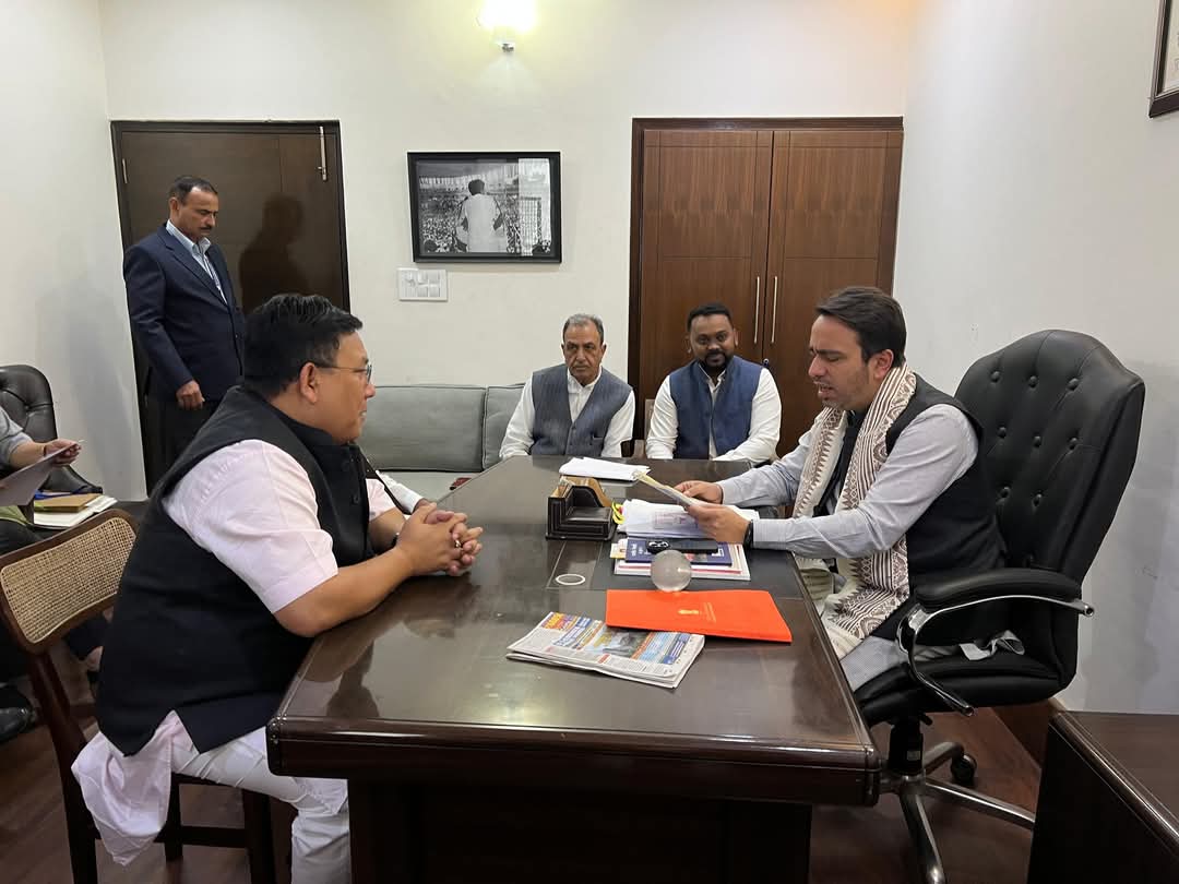 बीटीसी सीईएम ने बीटीआर में कौशल विकास को बढ़ावा देने के लिए केंद्रीय मंत्री जयंत सिंह से मुलाकात की। बीटीसी सीईएम ने बीटीआर में कौशल विकास को बढ़ावा देने के लिए केंद्रीय मंत्री जयंत सिंह से मुलाकात की।