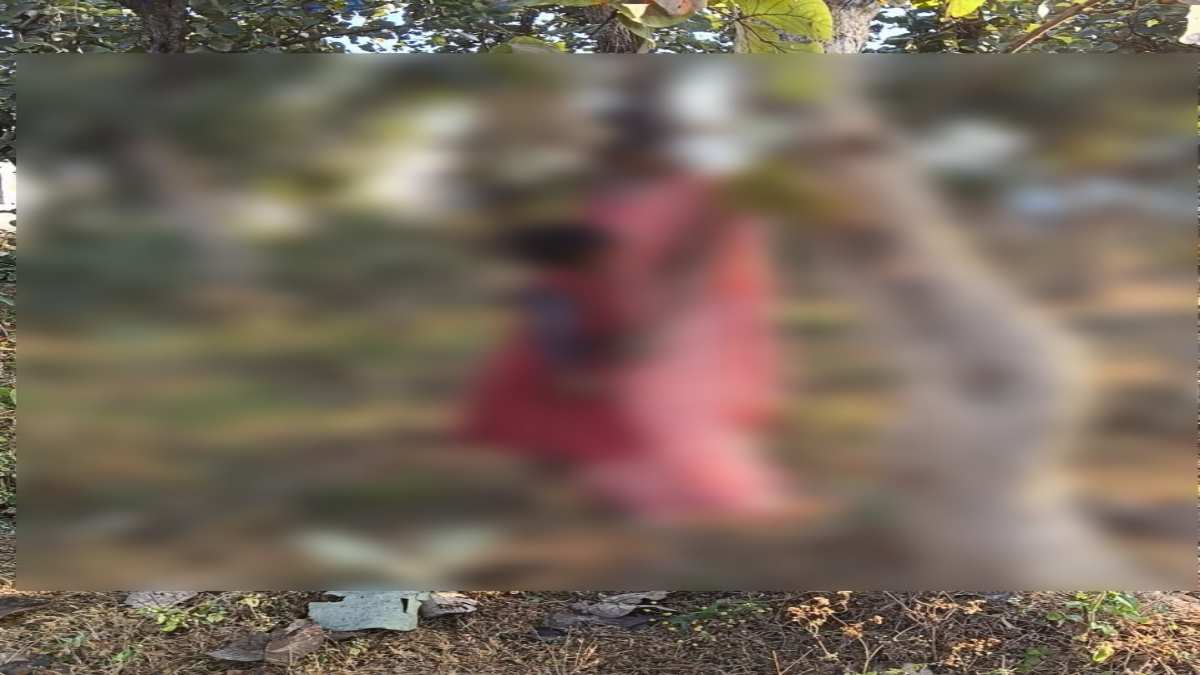 मां व बेटी की पलाश के पेड़ में फांसी पर लटकी लाश मां व बेटी की पलाश के पेड़ में फांसी पर लटकी लाश