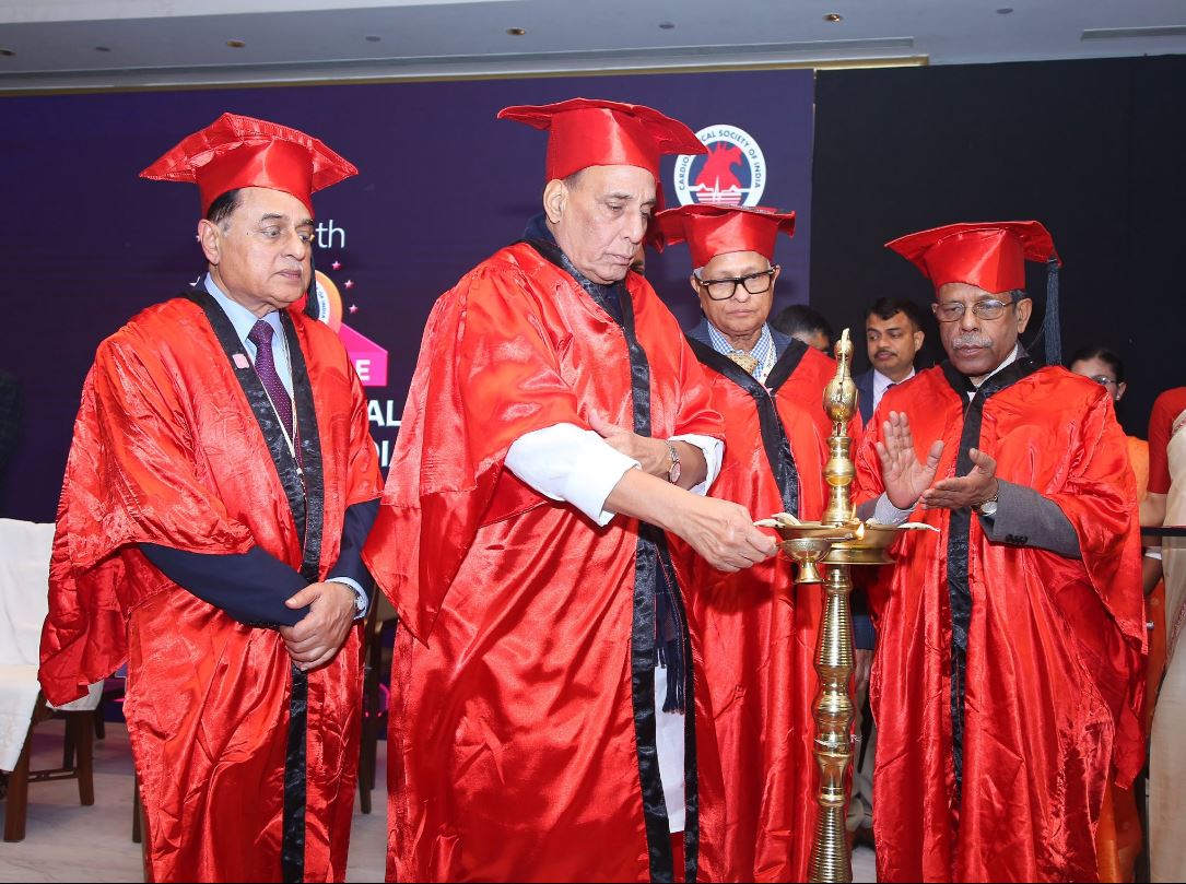 सेमिनार का उद्घाटन करते राजनाथ सिंह सेमिनार का उद्घाटन करते राजनाथ सिंह