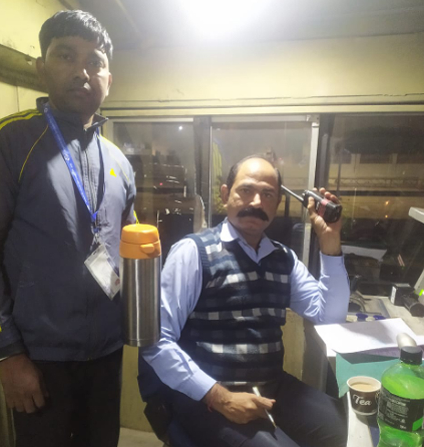 सर्दियों के मौसम में गाड़ी संचालन के दौरान, लोको पायलटों को चुस्त रखने के उद्देश्य से विशेष सुविधा सर्दियों के मौसम में गाड़ी संचालन के दौरान, लोको पायलटों को चुस्त रखने के उद्देश्य से विशेष सुविधा