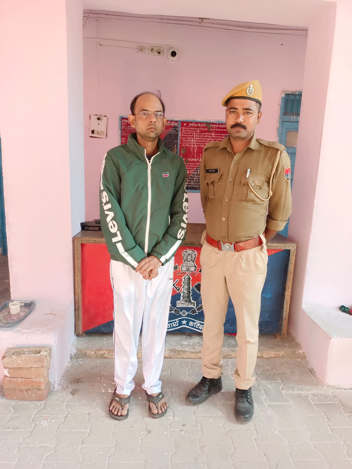 सरकारी नौकरी का झांसा देकर लाखों ऐंठने वाला आरोपी गिरफ्तार सरकारी नौकरी का झांसा देकर लाखों ऐंठने वाला आरोपी गिरफ्तार