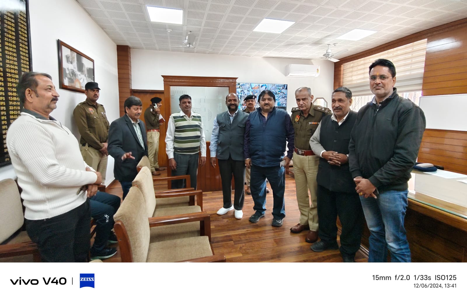 जिला पुलिस अधीक्षक से मिलने पहुंचा व्यापारी वर्ग जिला पुलिस अधीक्षक से मिलने पहुंचा व्यापारी वर्ग