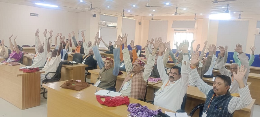 भाकिसं की गुवाहाटी में आयोजित दो दिवसीय अखिल भारतीय कार्यकारिणी बैठक में हिस्सा लेते पदाधिकारी। भाकिसं की गुवाहाटी में आयोजित दो दिवसीय अखिल भारतीय कार्यकारिणी बैठक में हिस्सा लेते पदाधिकारी।