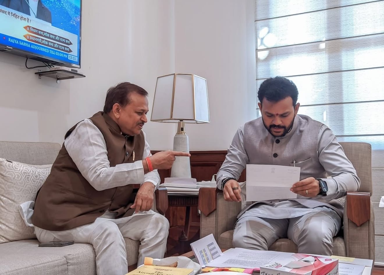 नागरिक उड्डयन मंत्री से मुलाकात करते सांसद रमेश अवस्थी नागरिक उड्डयन मंत्री से मुलाकात करते सांसद रमेश अवस्थी