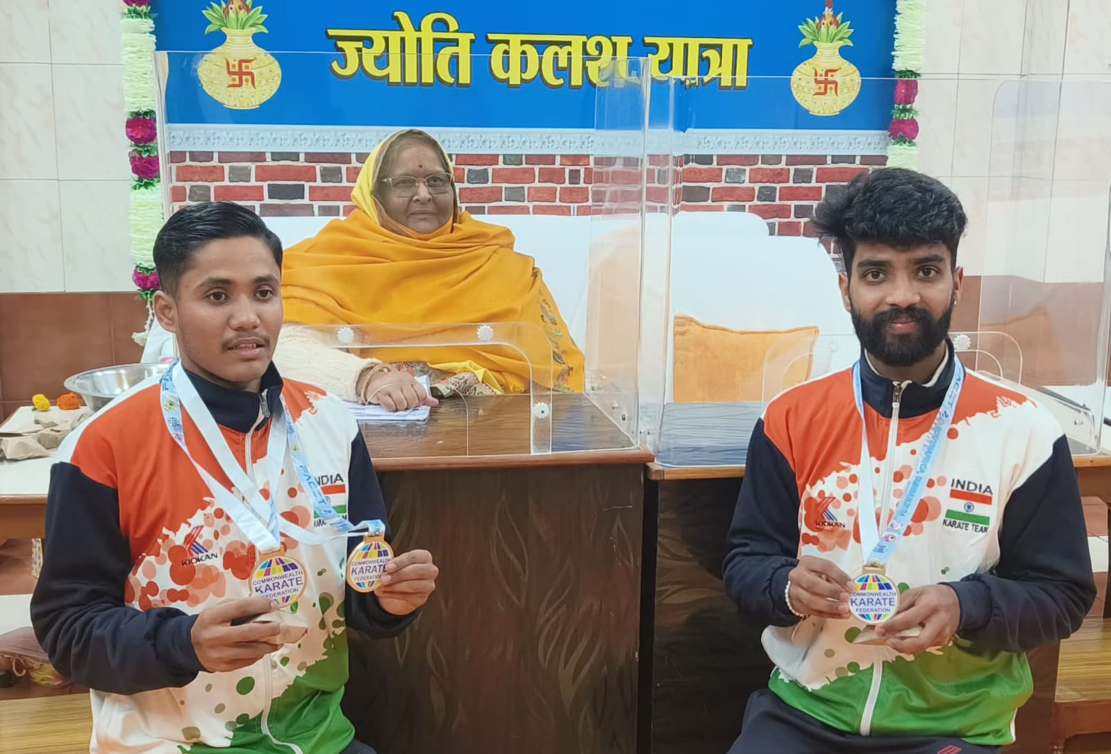 करने में स्वर्ण पदक विजेता खिलाड़ी करने में स्वर्ण पदक विजेता खिलाड़ी