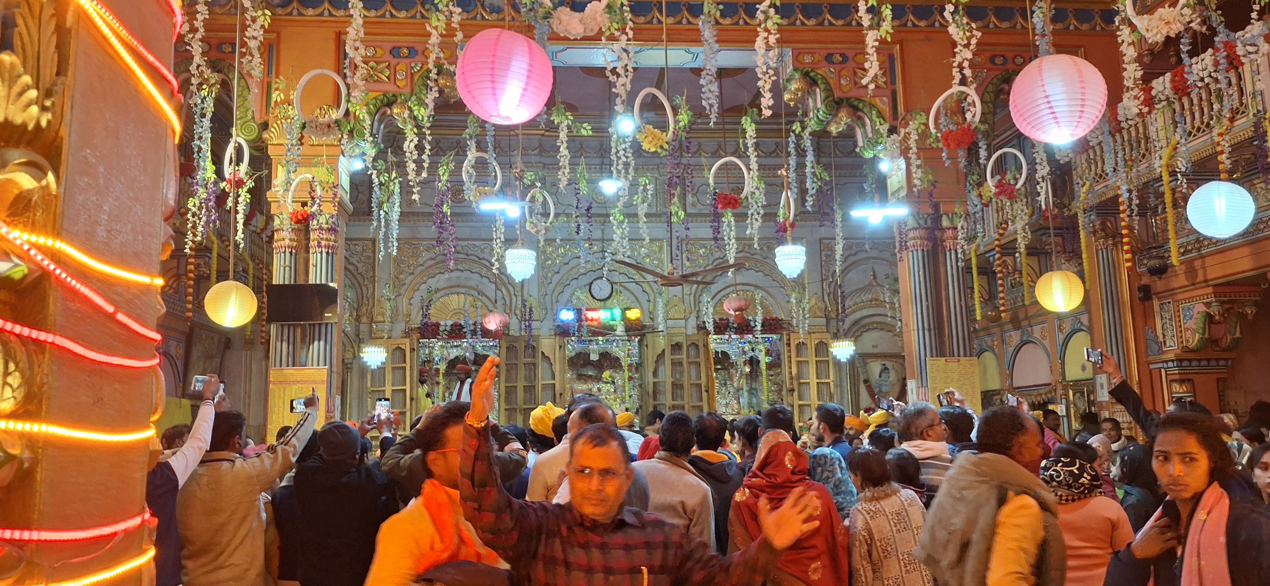 अयोध्या में सीताराम विवाहोत्सव की धूम, मंदिरों से निकली राम बारात अयोध्या में सीताराम विवाहोत्सव की धूम, मंदिरों से निकली राम बारात