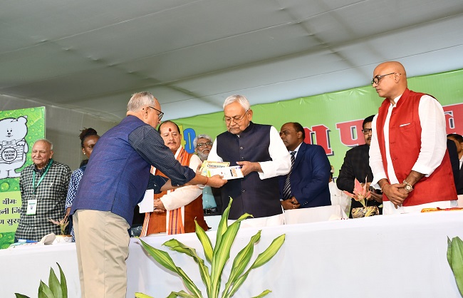 पुस्तक मेले का उद्धाटन करते मुख्यमंत्री-उपमुख्यमंत्री पुस्तक मेले का उद्धाटन करते मुख्यमंत्री-उपमुख्यमंत्री