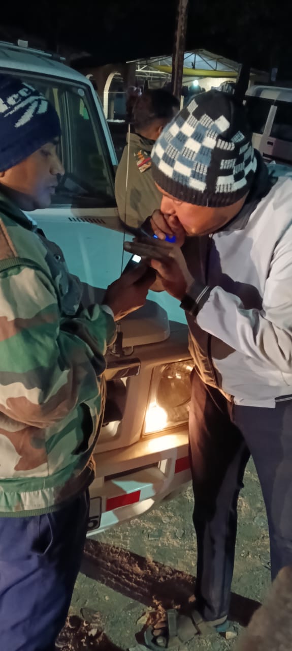 बलरामपुर पुलिस के द्वारा लगातार वाहन चेकिंग अभियान बलरामपुर पुलिस के द्वारा लगातार वाहन चेकिंग अभियान