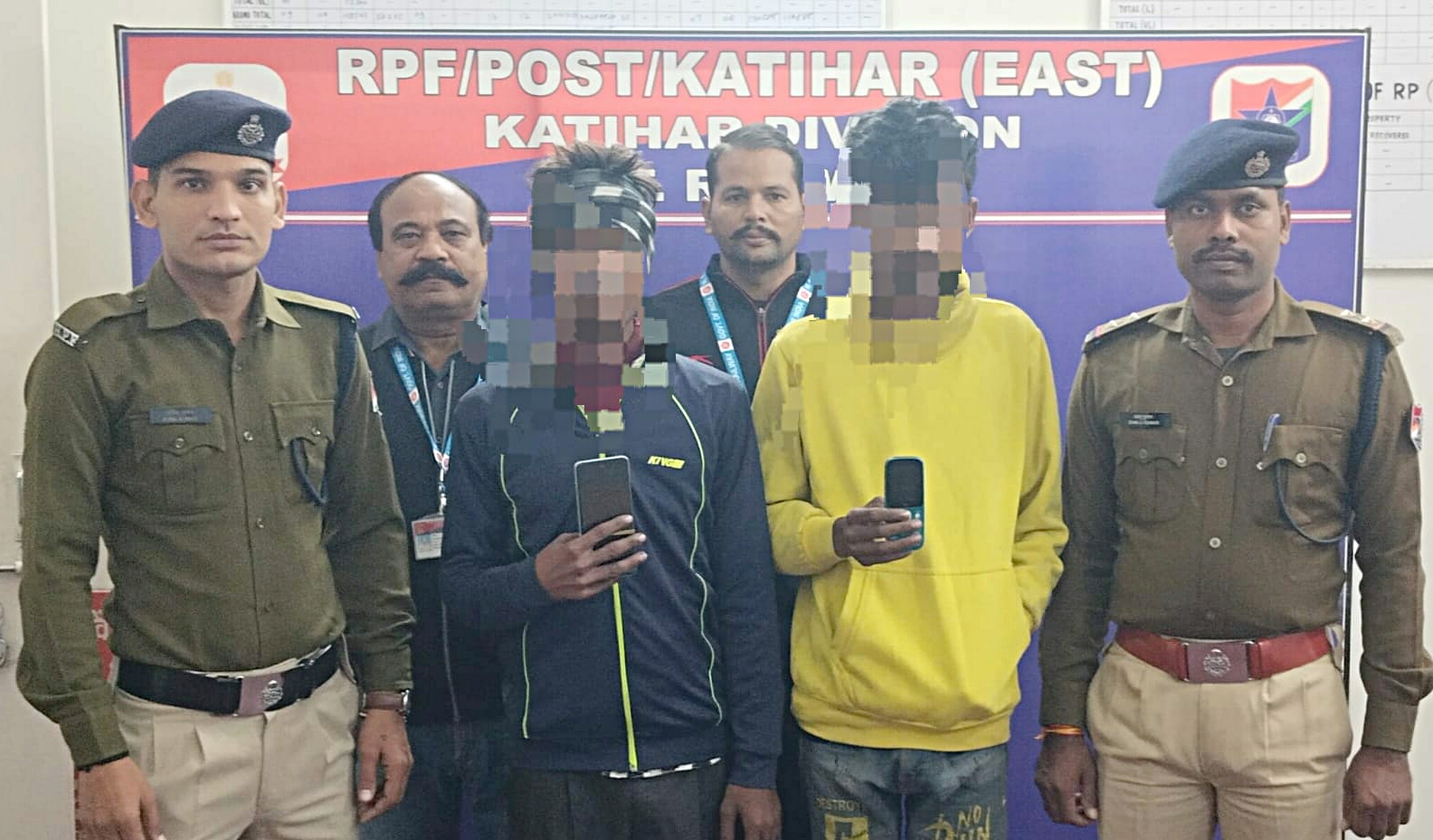 आरपीएफ के गिरफ्त में चोर आरपीएफ के गिरफ्त में चोर