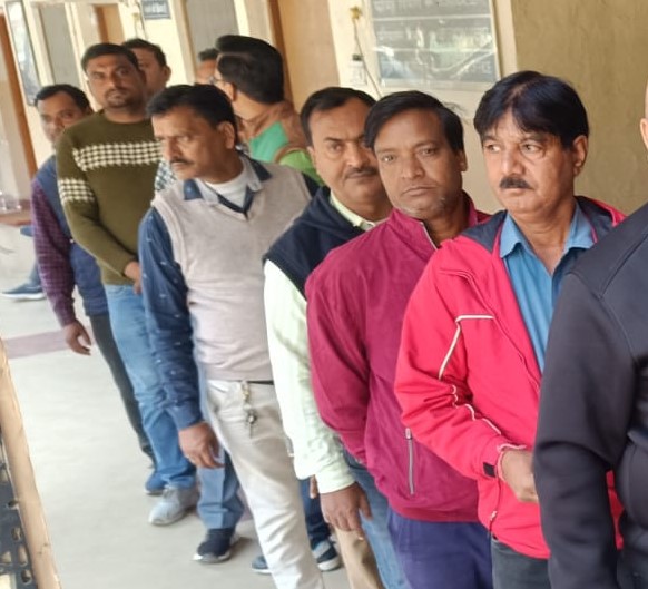मुरादाबाद रेल मंडल में 30 मतदान केंद्रों पर बुधवार, गुरुवार और शुक्रवार को करीब 16100 मतदाताओं ने किया मतदान मुरादाबाद रेल मंडल में 30 मतदान केंद्रों पर बुधवार, गुरुवार और शुक्रवार को करीब 16100 मतदाताओं ने किया मतदान