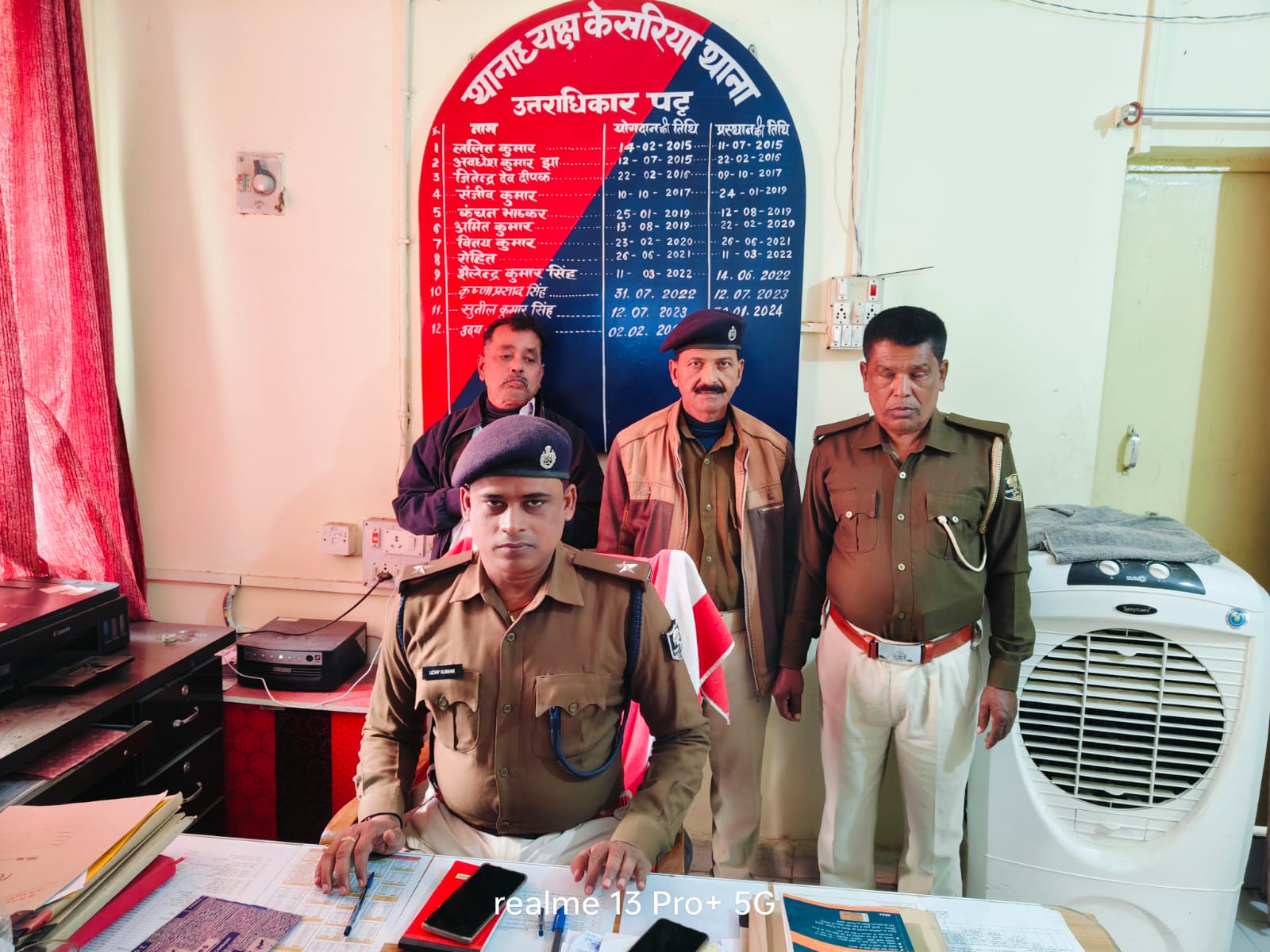 पुलिस गिरफ्त में इनामी बदमाश