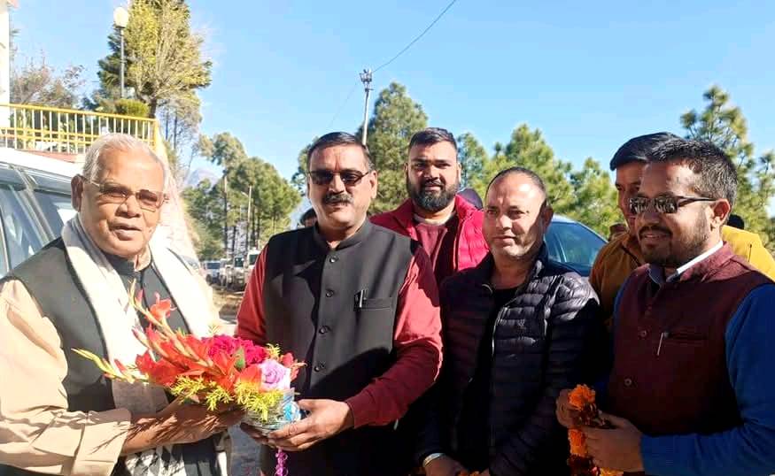 केंद्रीय एमएसएमई मंत्री जीतन राम मांझी का स्वागत करते हुए। केंद्रीय एमएसएमई मंत्री जीतन राम मांझी का स्वागत करते हुए।