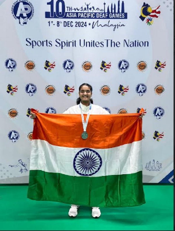10वीं एशिया पेसिफिक डेफ गेम्स 2024 : मलेशिया में बेडमिंटन खिलाड़ी गौरांशी ने जीता रजत पदक 10वीं एशिया पेसिफिक डेफ गेम्स 2024 : मलेशिया में बेडमिंटन खिलाड़ी गौरांशी ने जीता रजत पदक