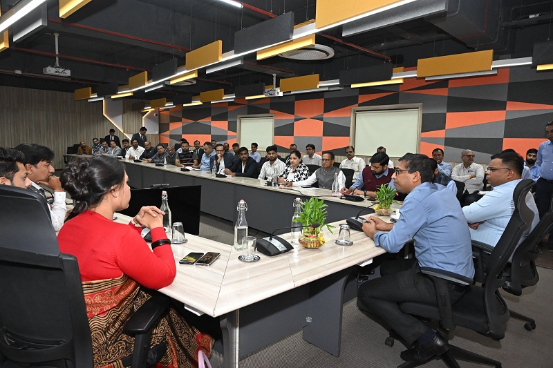 औद्योगिक इकाई संघों, रहवासी तथा अस्पताल प्रबंधकों की बैठक औद्योगिक इकाई संघों, रहवासी तथा अस्पताल प्रबंधकों की बैठक