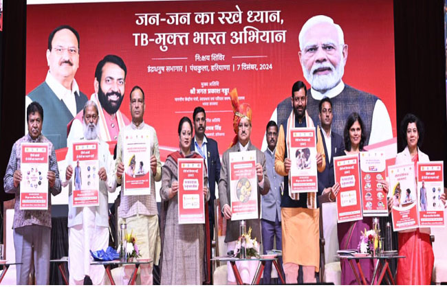 केंद्रीय स्वास्थ्य मंत्री जगत प्रकाश नड्डा राष्ट्रीय टीबी उन्मूलन पाेस्टर जारी करते हुए केंद्रीय स्वास्थ्य मंत्री जगत प्रकाश नड्डा राष्ट्रीय टीबी उन्मूलन पाेस्टर जारी करते हुए