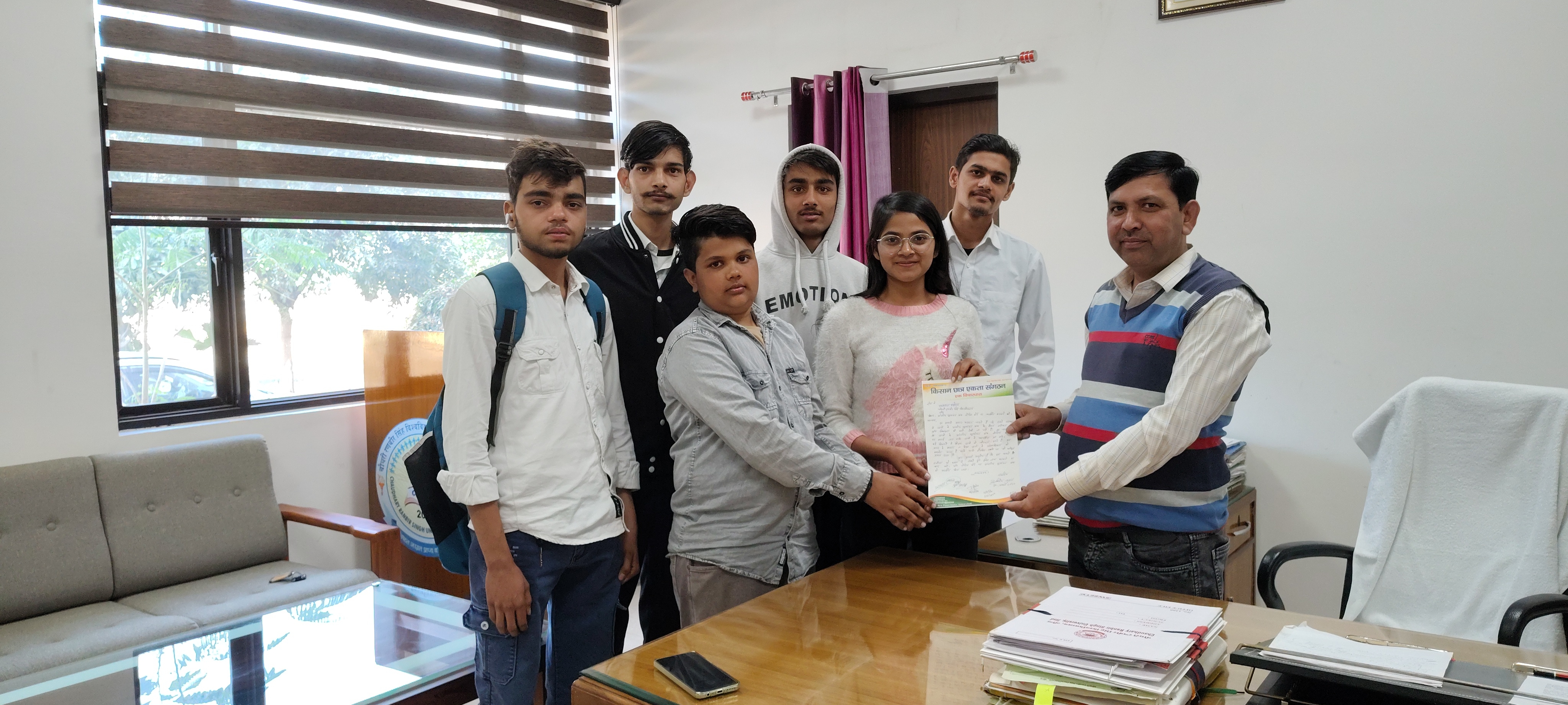 ज्ञापन सौंपते हुए संगठन सदस्य। ज्ञापन सौंपते हुए संगठन सदस्य।