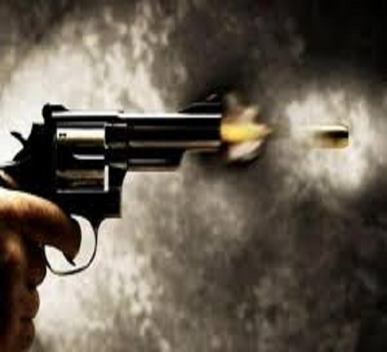 गोली से घायल होने की वारदात का प्रतीकात्मक छाया चित्र गोली से घायल होने की वारदात का प्रतीकात्मक छाया चित्र