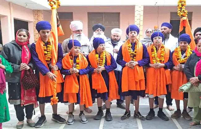 गुरु तेग बहादुर के शहादत दिवस पर दी श्रद्धांजलि गुरु तेग बहादुर के शहादत दिवस पर दी श्रद्धांजलि