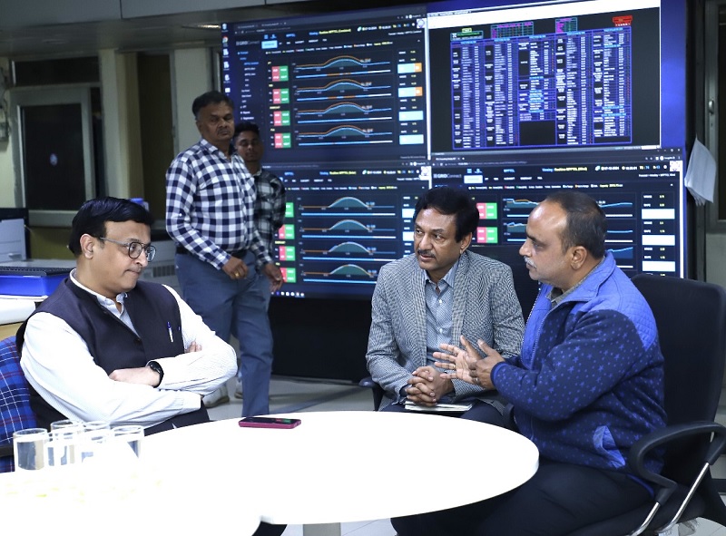 अपर मुख्य सचिव नीरज मंडलोई ने किया लोड डिस्पैच सेंटर का निरीक्षण अपर मुख्य सचिव नीरज मंडलोई ने किया लोड डिस्पैच सेंटर का निरीक्षण