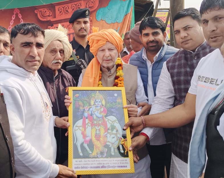 सहकारिता मंत्री डॉ अरविंद शर्मा का स्वागत करते हुए ग्रामीण सहकारिता मंत्री डॉ अरविंद शर्मा का स्वागत करते हुए ग्रामीण
