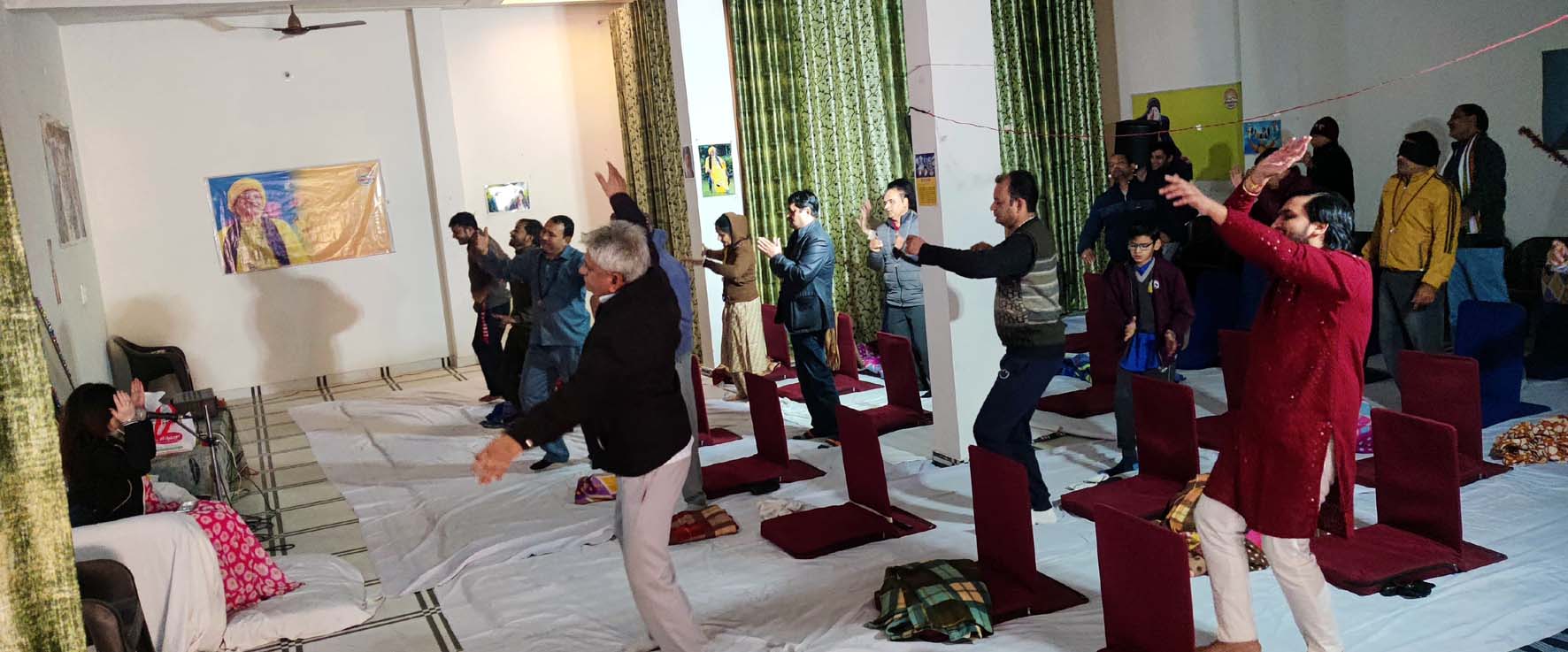 कौशिक नगर स्थित साधना केंद्र में आयोजित ध्यान कार्यक्रम में भाग लेते साधक। कौशिक नगर स्थित साधना केंद्र में आयोजित ध्यान कार्यक्रम में भाग लेते साधक।