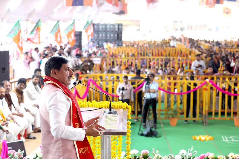 शाजापुर में लोकार्पण कार्यक्रम को संबोधित करते हुए मुख्यमंती्र शाजापुर में लोकार्पण कार्यक्रम को संबोधित करते हुए मुख्यमंती्र