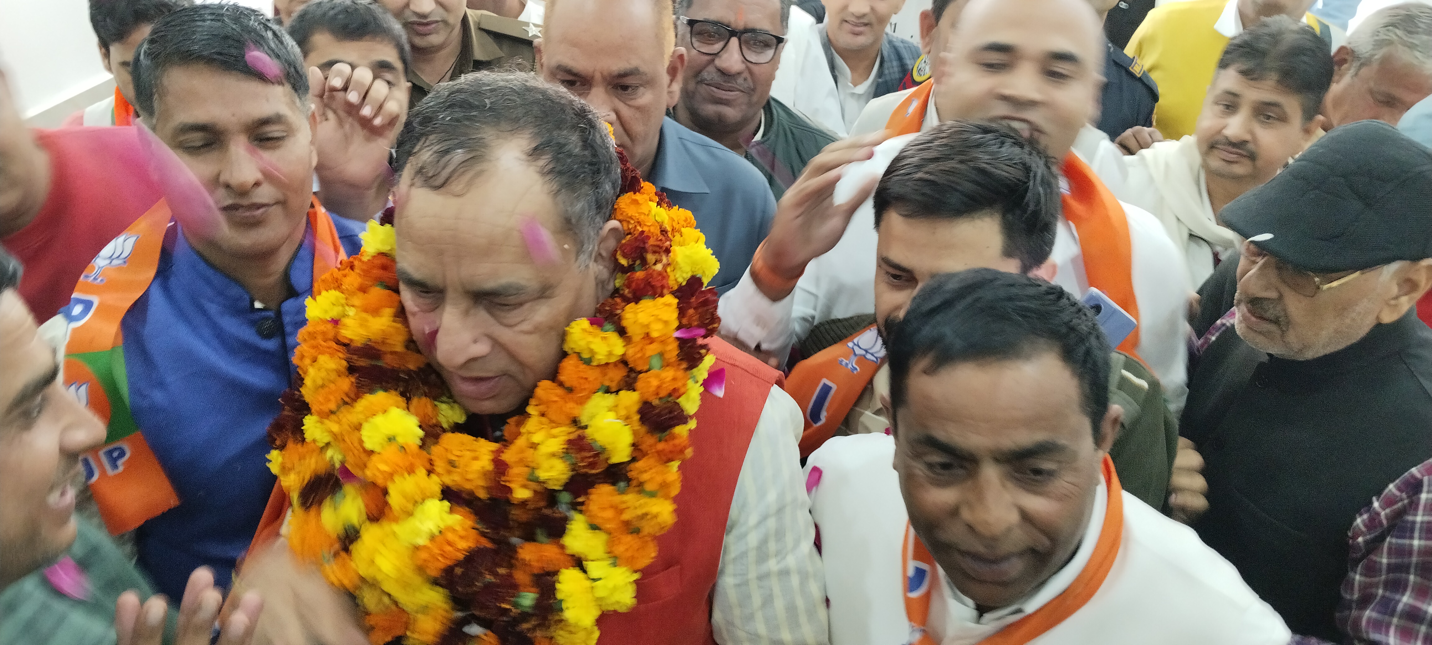 जुलाना में कार्यालय का उद्घाटन करते हुए प्रदेश अध्यक्ष मोहन लाल बड़ौली। जुलाना में कार्यालय का उद्घाटन करते हुए प्रदेश अध्यक्ष मोहन लाल बड़ौली।