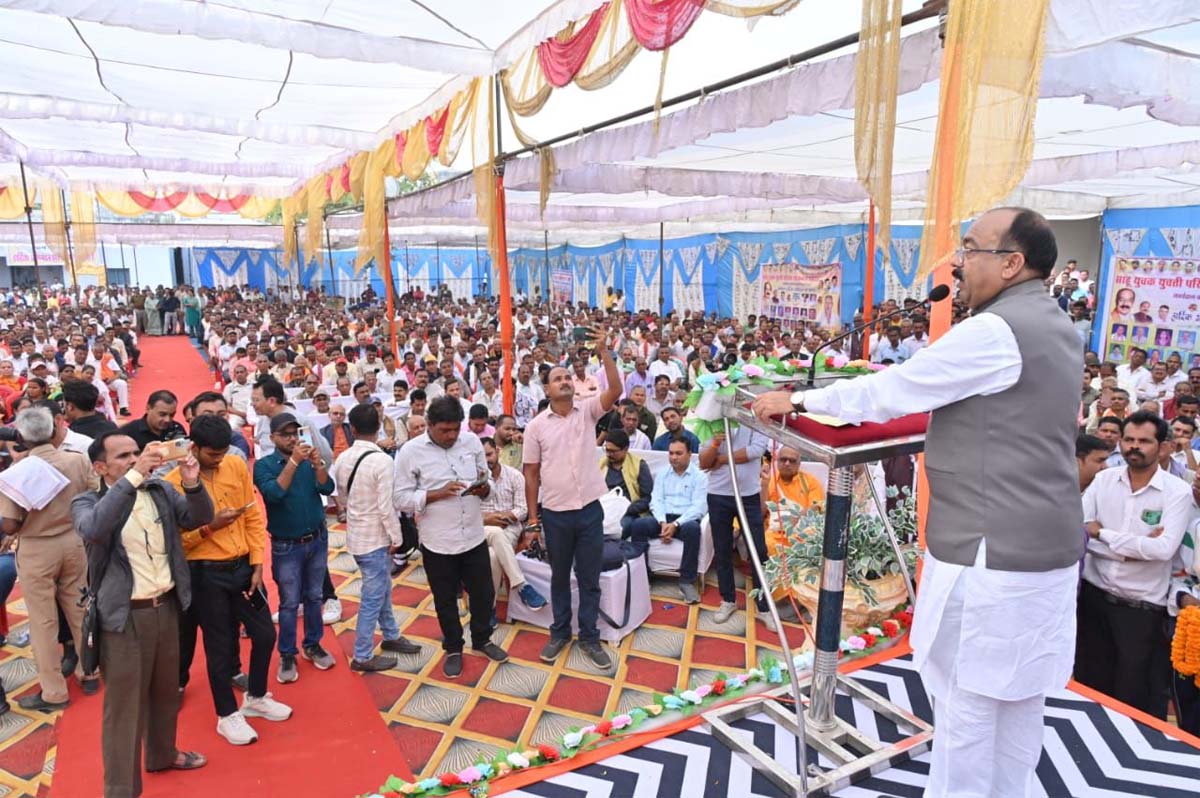 उप मुख्यमंत्री अरुण साव सभा काे संबाेधित करते उप मुख्यमंत्री अरुण साव सभा काे संबाेधित करते
