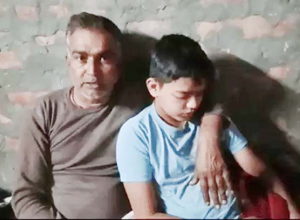 8 Snp-1 सोनीपत: पीड़ित अंश के पिता रमेश जानकारी देते हुए। 8 Snp-1 सोनीपत: पीड़ित अंश के पिता रमेश जानकारी देते हुए।