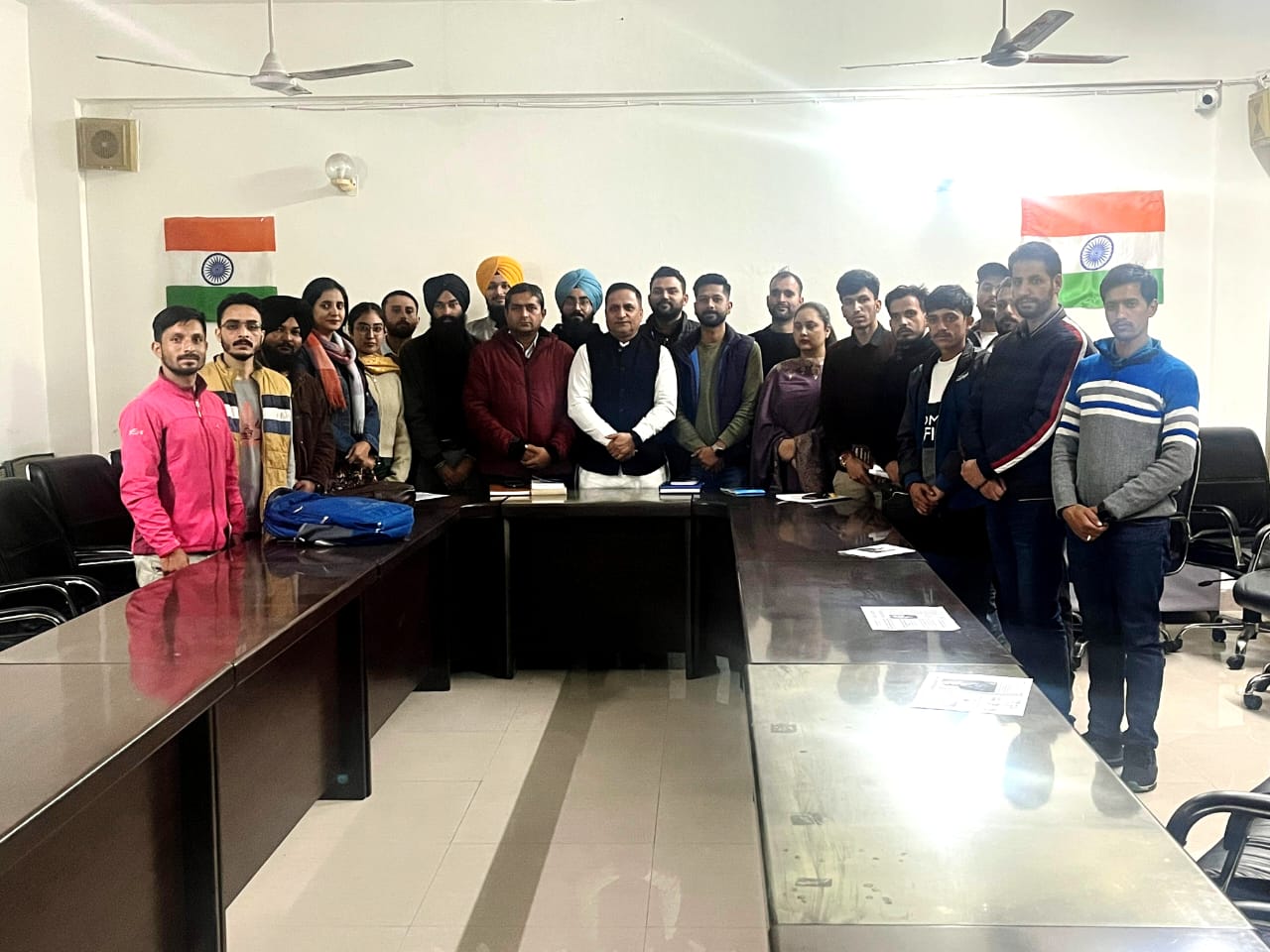 जम्मू विश्वविद्यालय में आयोजित कार्यक्रम में सभी भाषाओं के लिए समान सम्मान पर जोर दिया गया जम्मू विश्वविद्यालय में आयोजित कार्यक्रम में सभी भाषाओं के लिए समान सम्मान पर जोर दिया गया