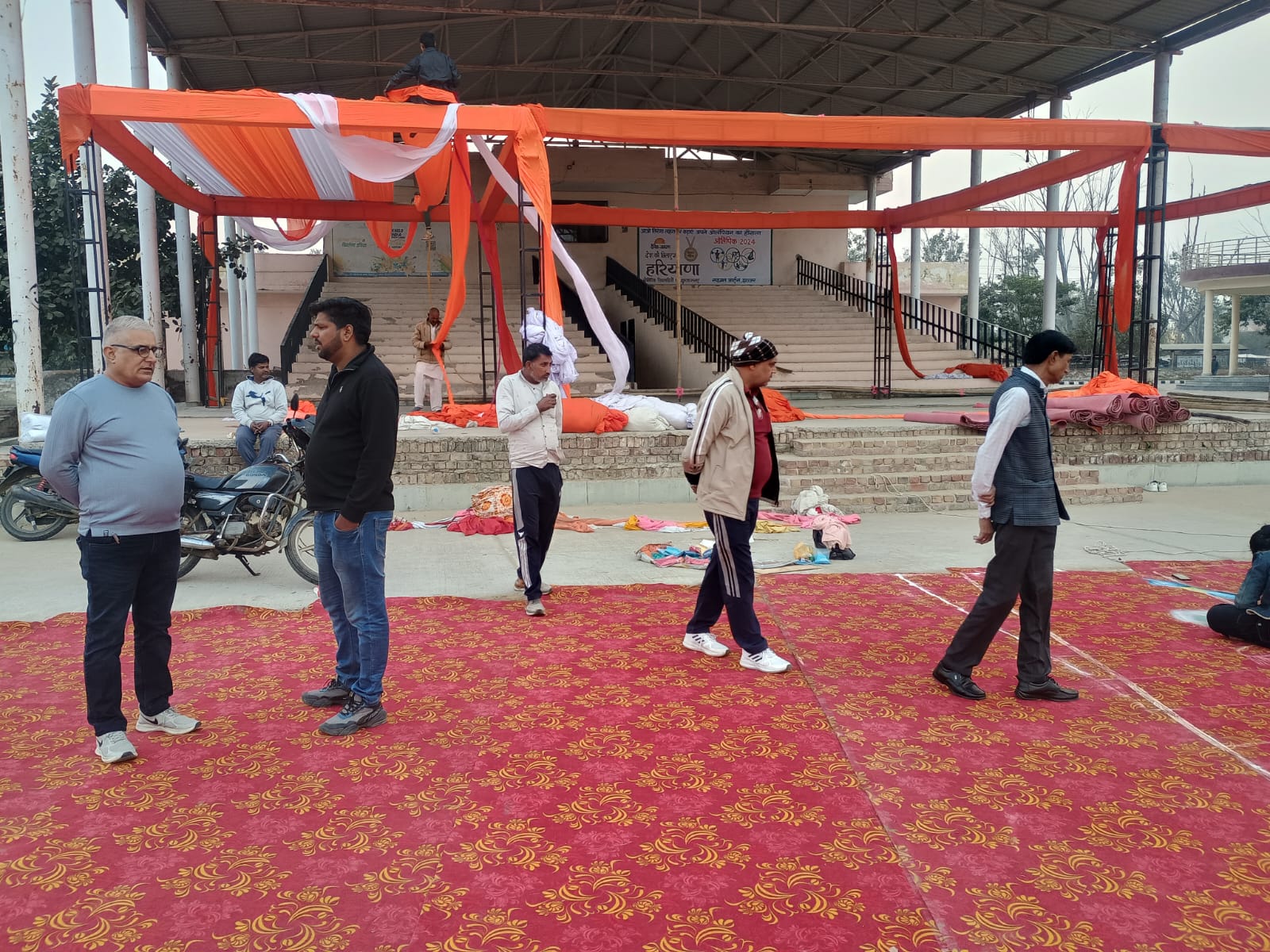 महर्षि दयानंद सरस्वती स्टेडियम झज्जर में गीता महोत्सव को लेकर तैयारियों का जायजा लेते हुए डीआईपीआरओ सतीश कुमार। महर्षि दयानंद सरस्वती स्टेडियम झज्जर में गीता महोत्सव को लेकर तैयारियों का जायजा लेते हुए डीआईपीआरओ सतीश कुमार।