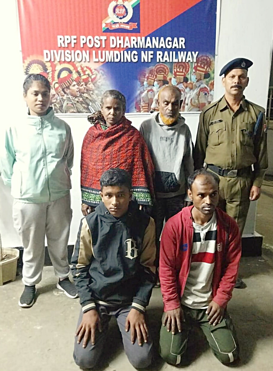 आरपीएफ के गिरफ्त में आरोपी आरपीएफ के गिरफ्त में आरोपी