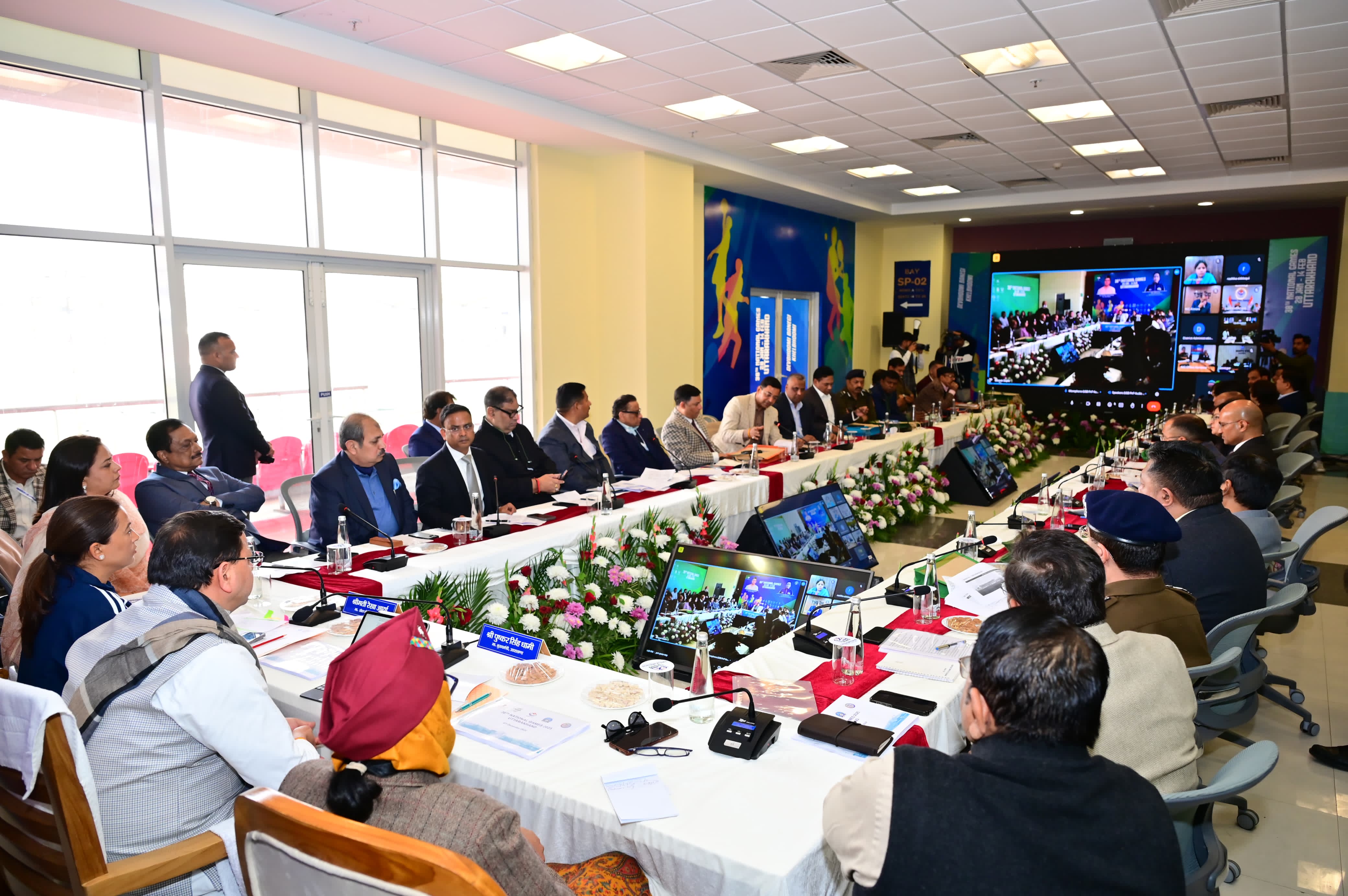 राष्ट्रीय खेलों की तैयारियों की समीक्षा करते मुख्यमंत्री पुष्कर सिंह धामी।